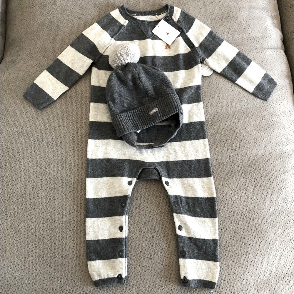 BNWT Gap Baby 2pc set onesie and hat size 12-18 months